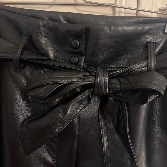 ARITZIA Wilfred High-Tied Leather Pants Paper-bag style size 8 - Picture 7 of 8